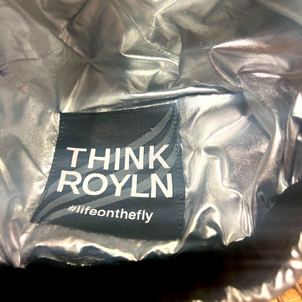 My 🖤 Think Royln Downtown Crown Metallic Puffer Beanie 🖤
